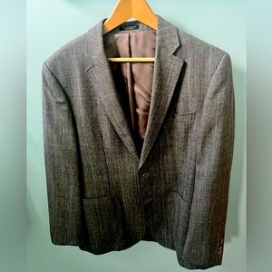 Men’s John Varvatos plaid sport coat. Size 40 S (short).